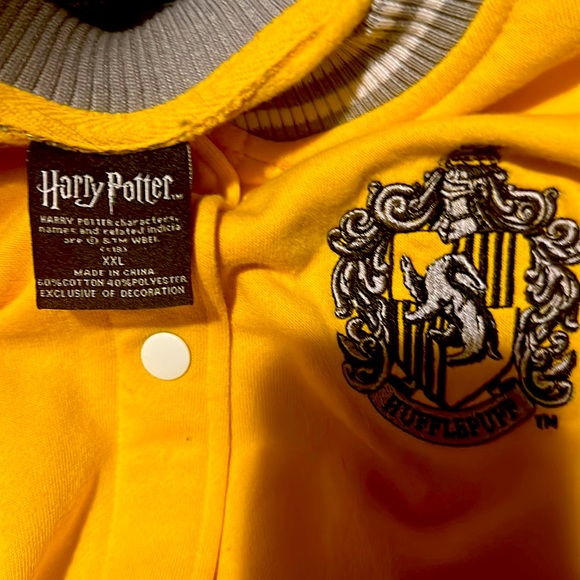 Hufflepuff varsity jacket XXL- official Harry Potter apparel - Picture 2 of 3